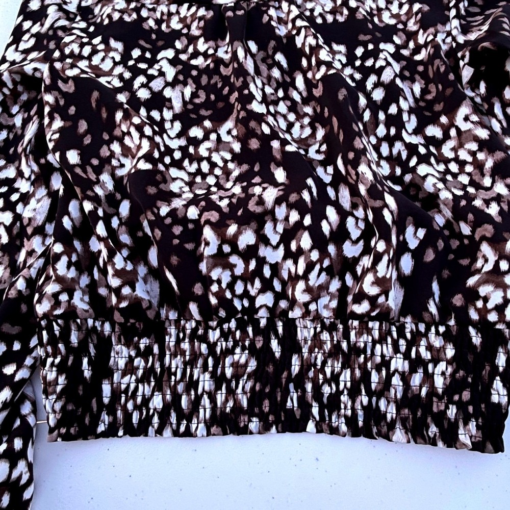 Nine West Blouse Womens Small Black White Surplice Smocked Animal Print - Picture 8 of 10